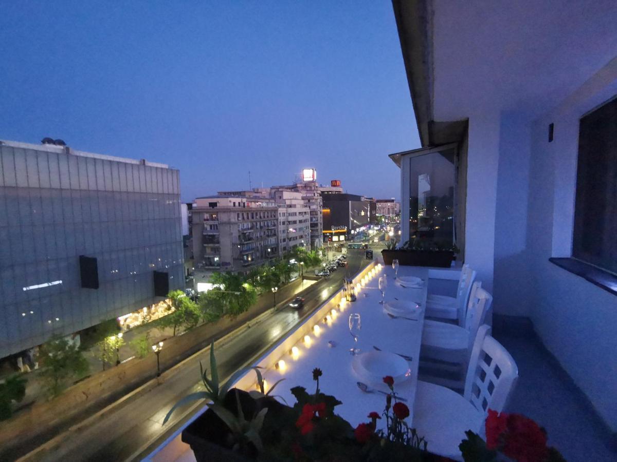 Old Town Apartment With Amazing View From The Balcony Bucureşti Ngoại thất bức ảnh