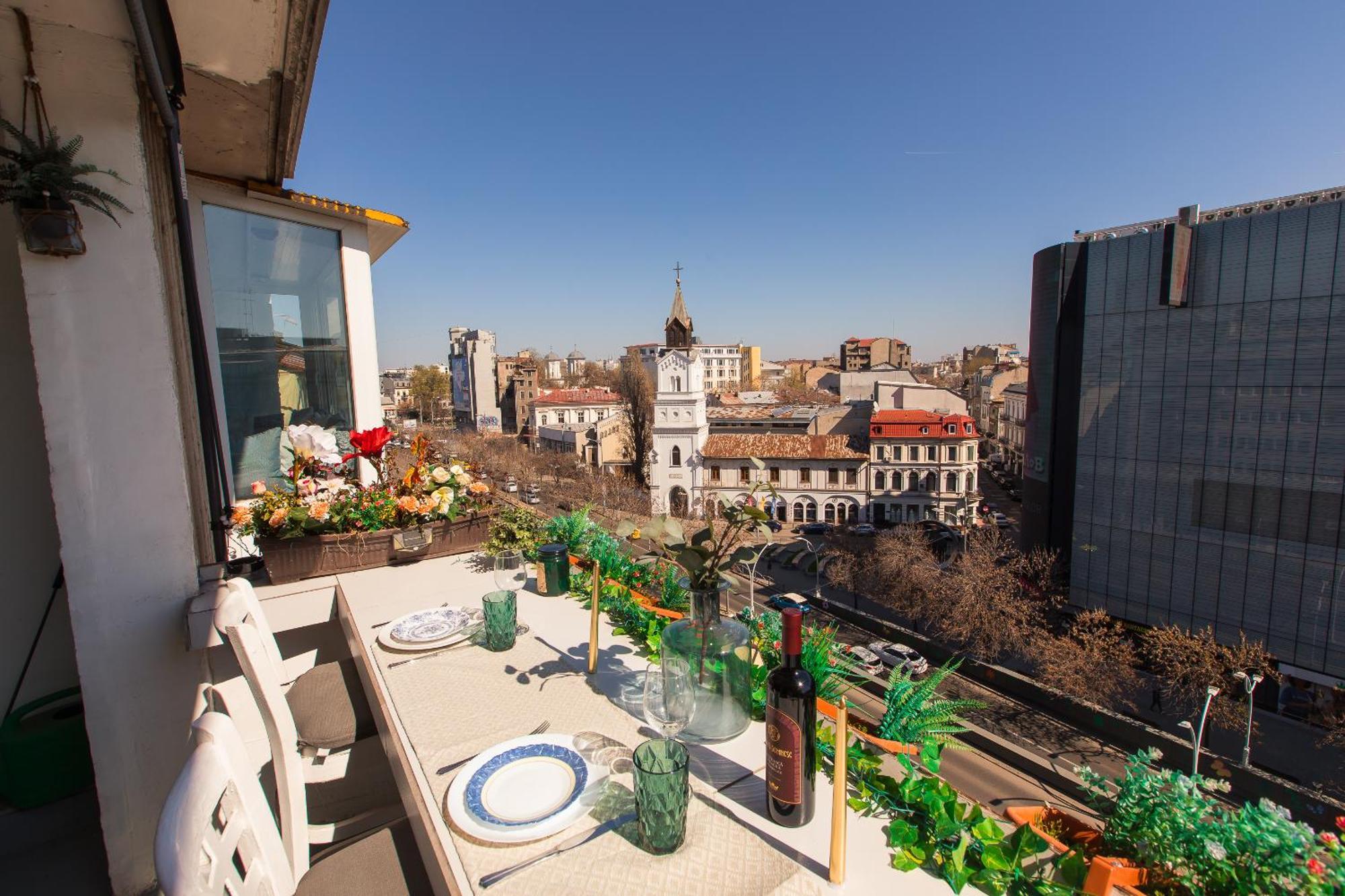 Old Town Apartment With Amazing View From The Balcony Bucureşti Ngoại thất bức ảnh