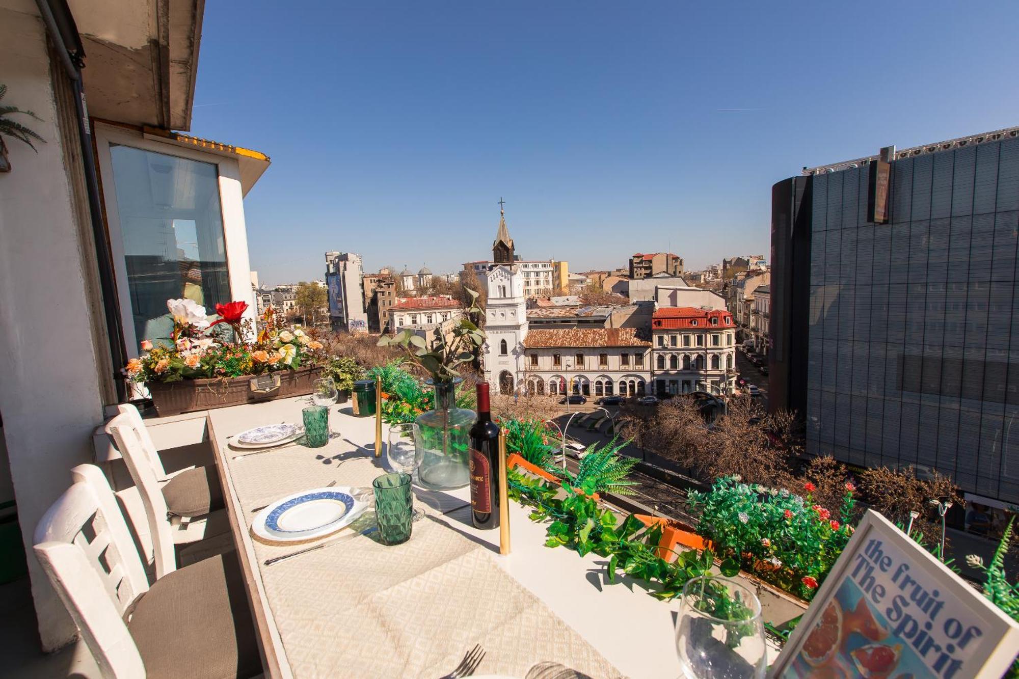 Old Town Apartment With Amazing View From The Balcony Bucureşti Ngoại thất bức ảnh