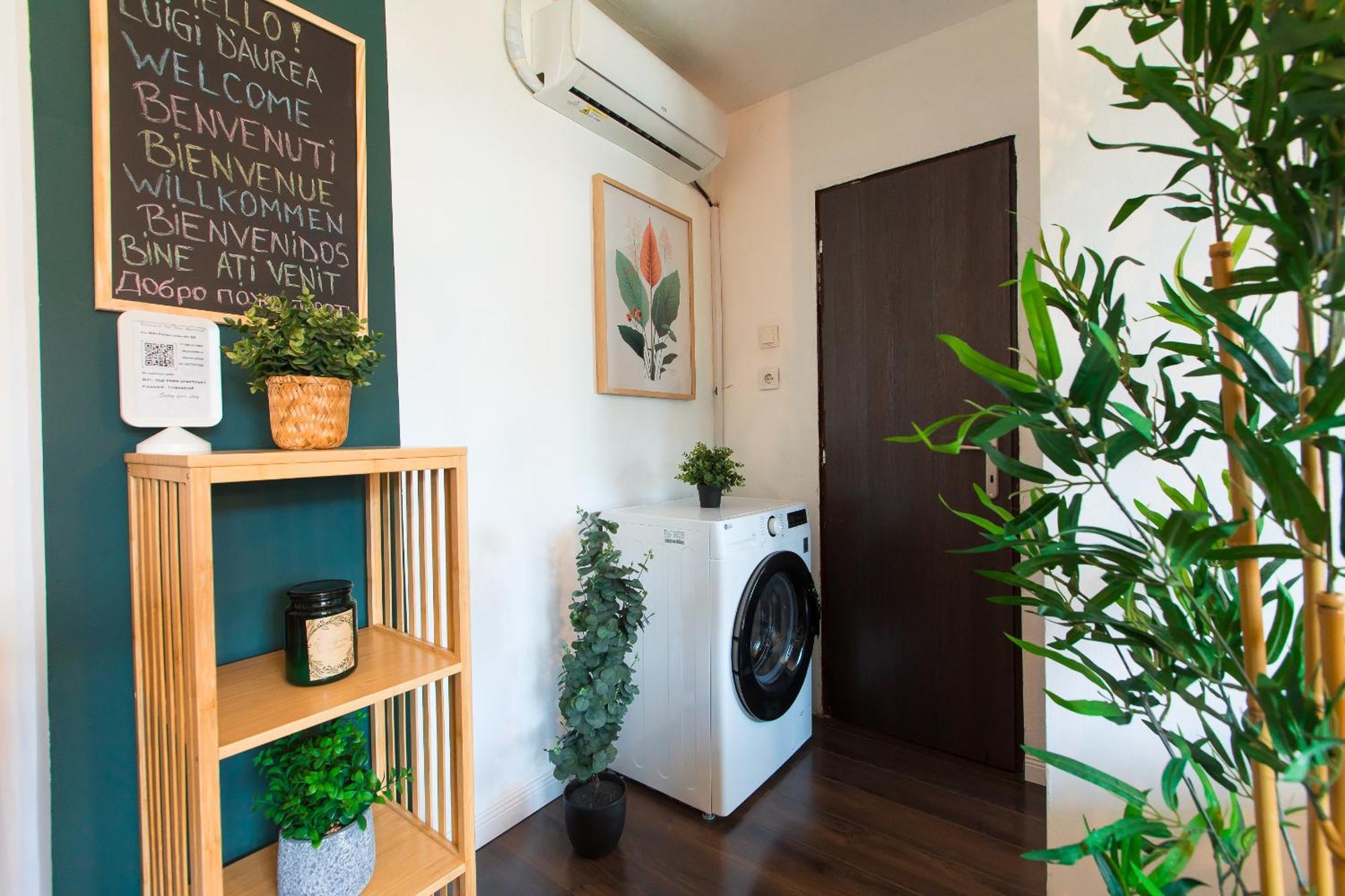 Old Town Apartment With Amazing View From The Balcony Bucureşti Ngoại thất bức ảnh