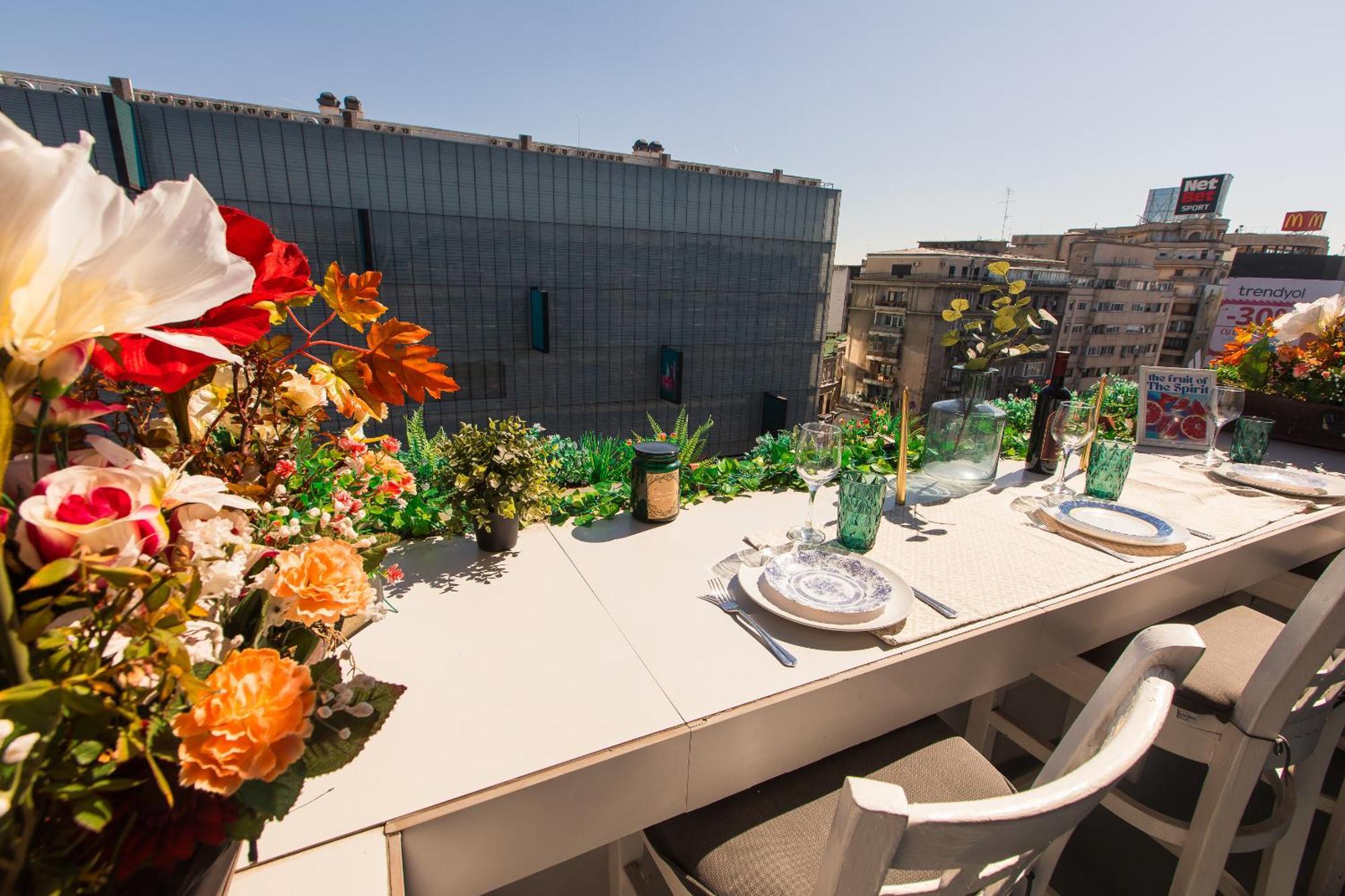 Old Town Apartment With Amazing View From The Balcony Bucureşti Ngoại thất bức ảnh