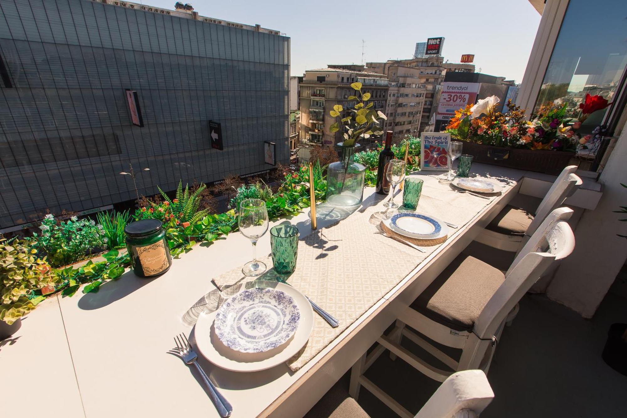 Old Town Apartment With Amazing View From The Balcony Bucureşti Ngoại thất bức ảnh