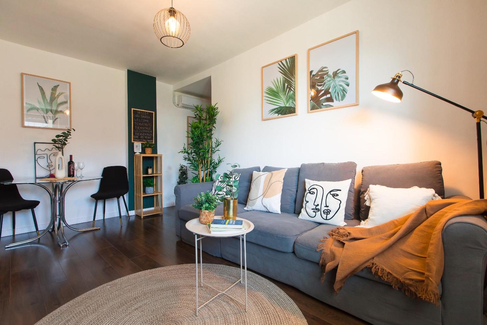 Old Town Apartment With Amazing View From The Balcony Bucureşti Ngoại thất bức ảnh