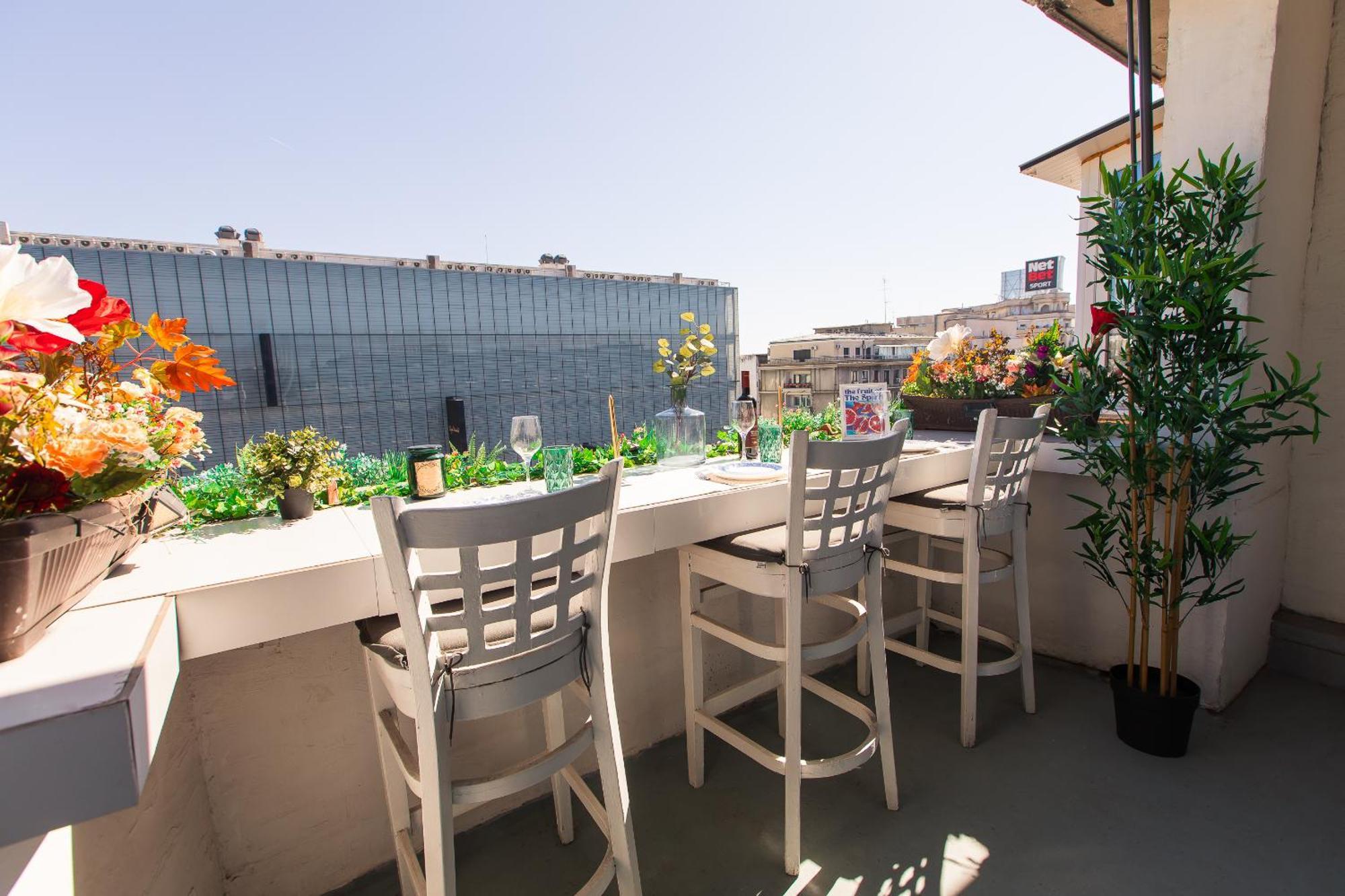 Old Town Apartment With Amazing View From The Balcony Bucureşti Ngoại thất bức ảnh